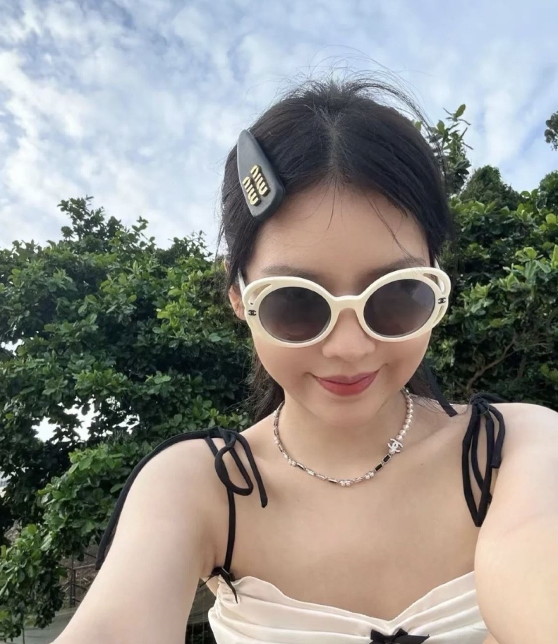 Ch**el necklaces